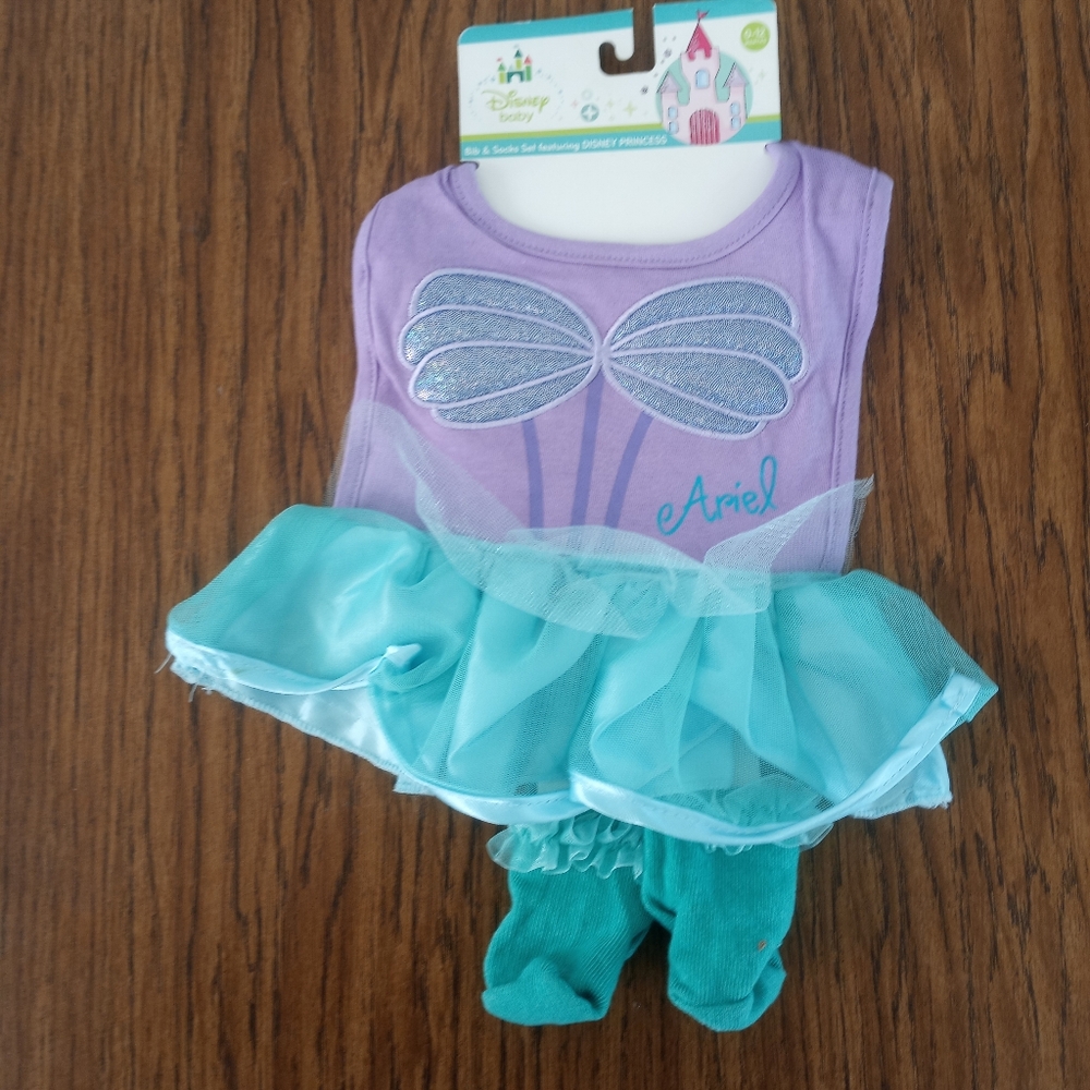 Adorable Ariel bib and socks set